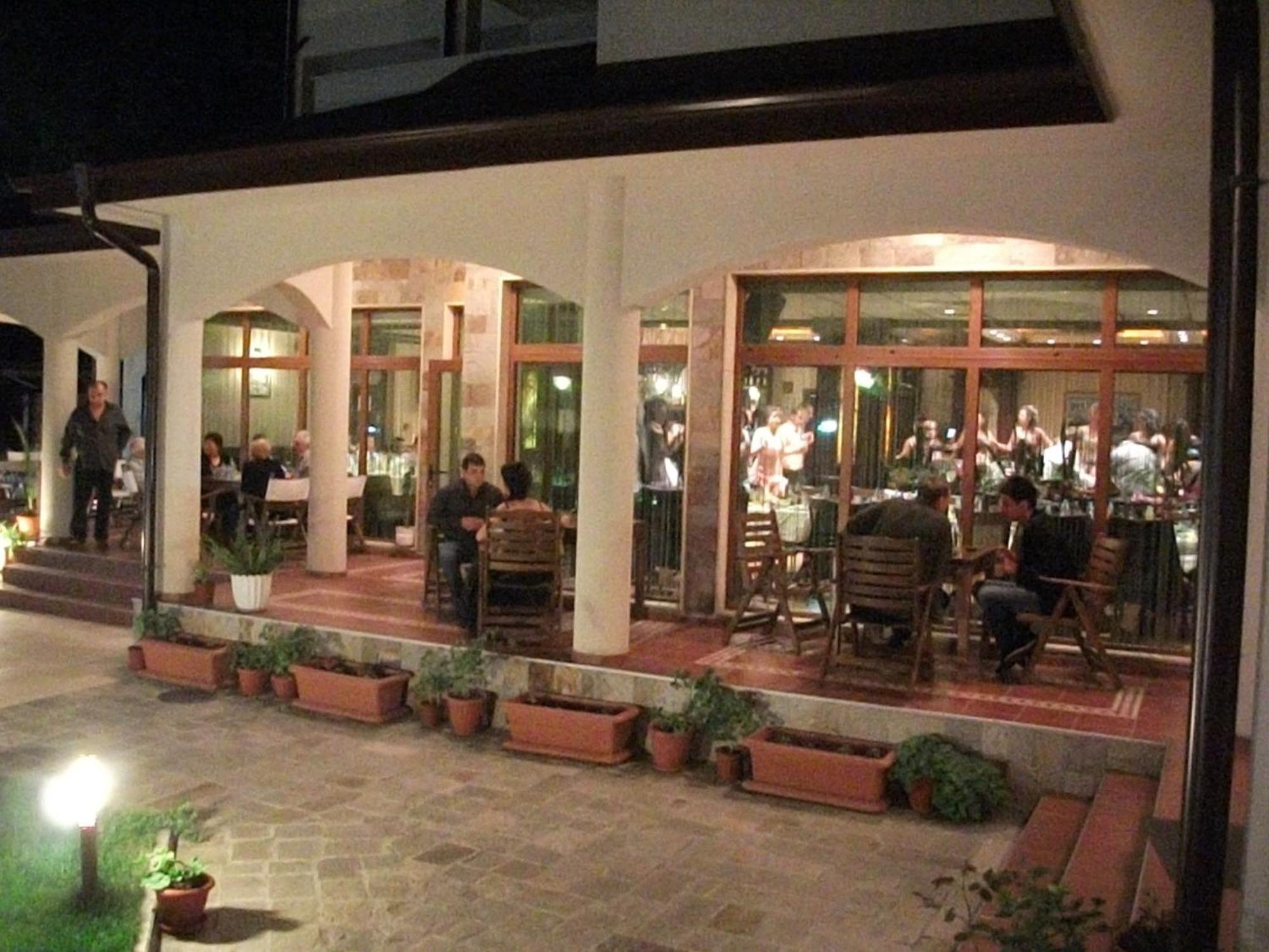 Hotel Park Karnobat Kültér fotó
