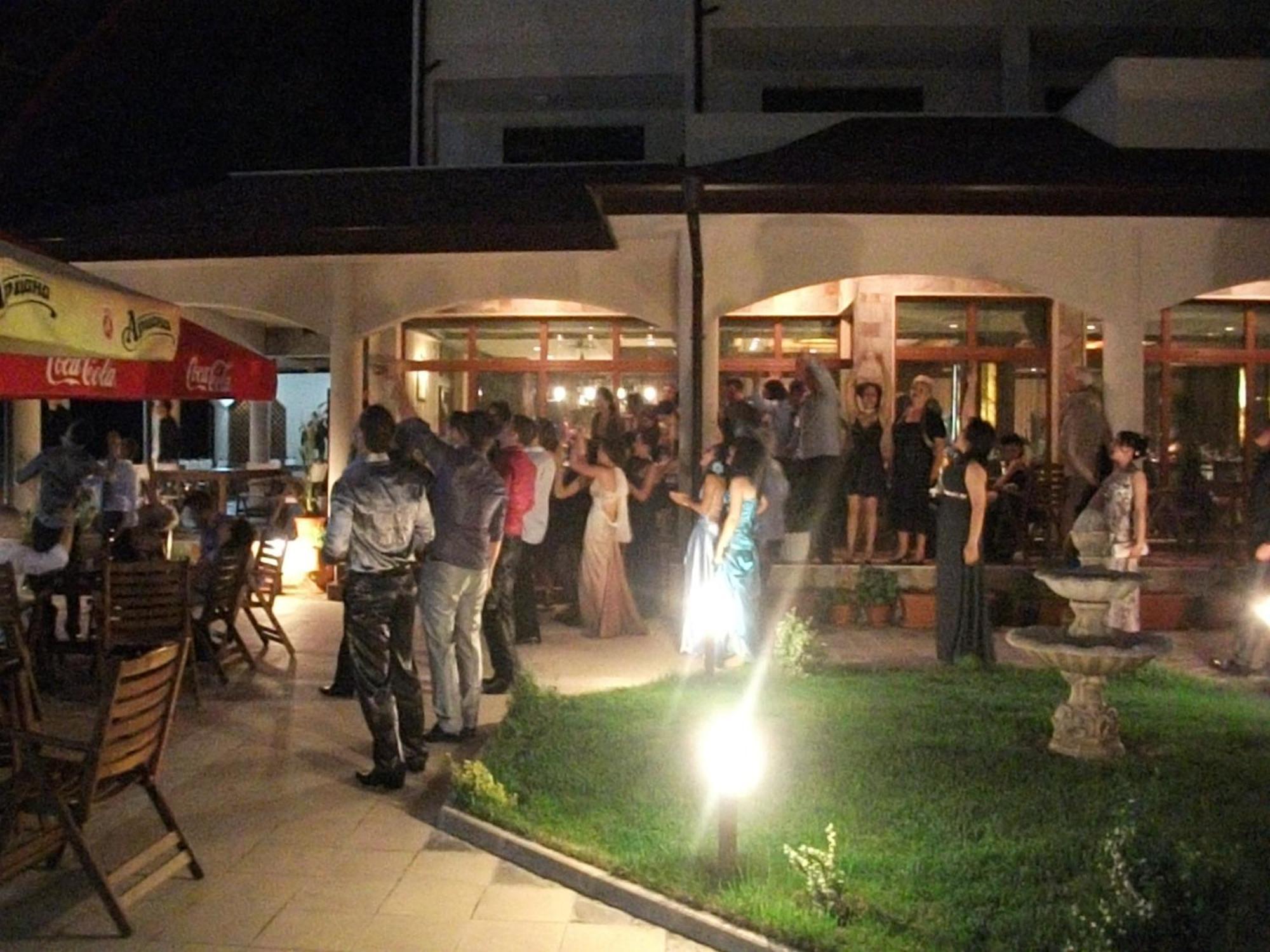 Hotel Park Karnobat Kültér fotó