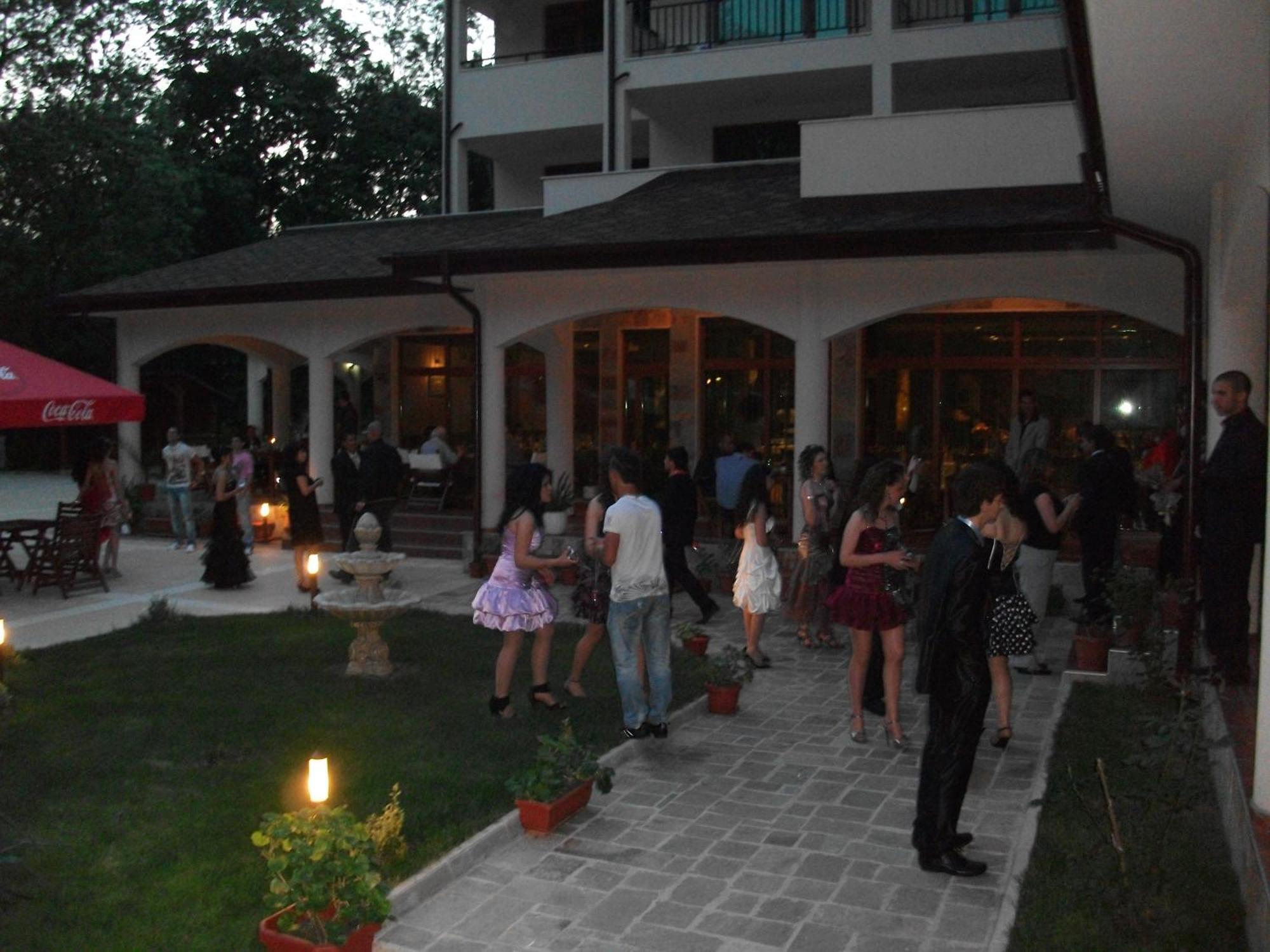 Hotel Park Karnobat Kültér fotó